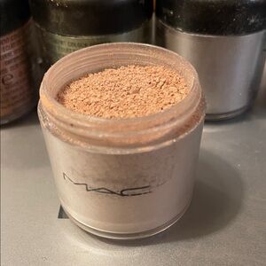 MAC Naked Pigment